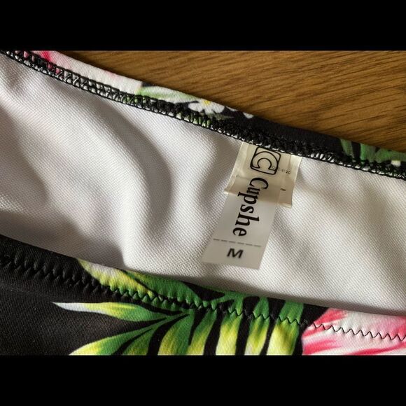 Cupshe Strappy Bikini Bottom - Tropical Floral | Size M | EUC - Picture 4 of 4